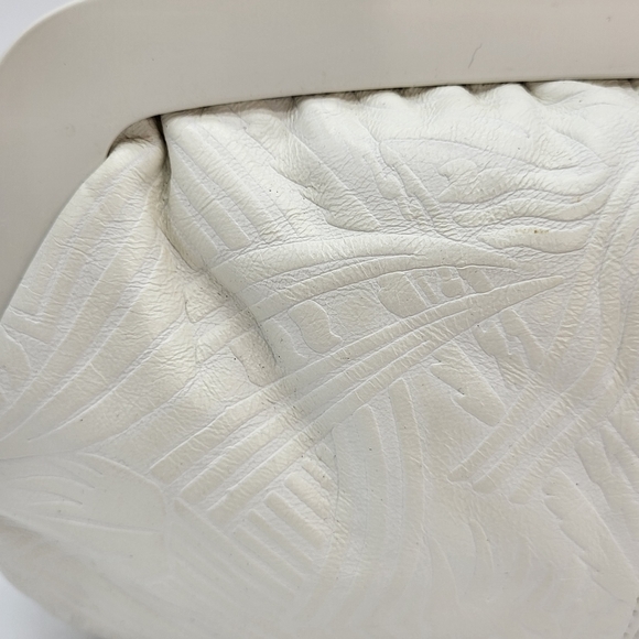 Vintage Eaton small white detailed leather kiss lock closure clutch purse - Picture 2 of 16